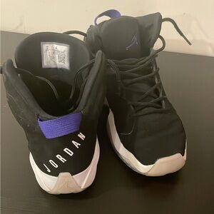 Shoes size 7 Jordan Lift Off
Black Concord good condition color black and purple